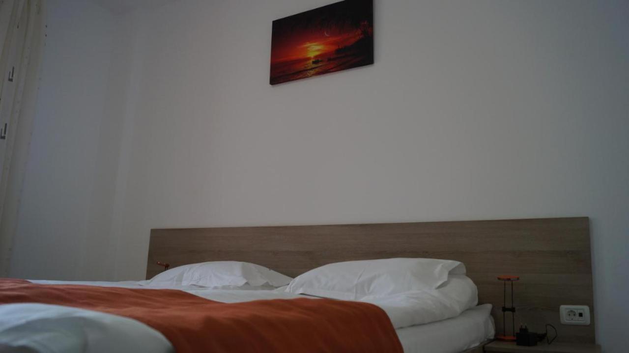 Hotel Bourbon Vama Veche Extérieur photo